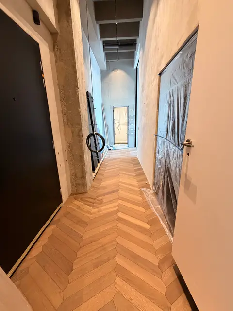 Chodba s parketami do rybí kosti